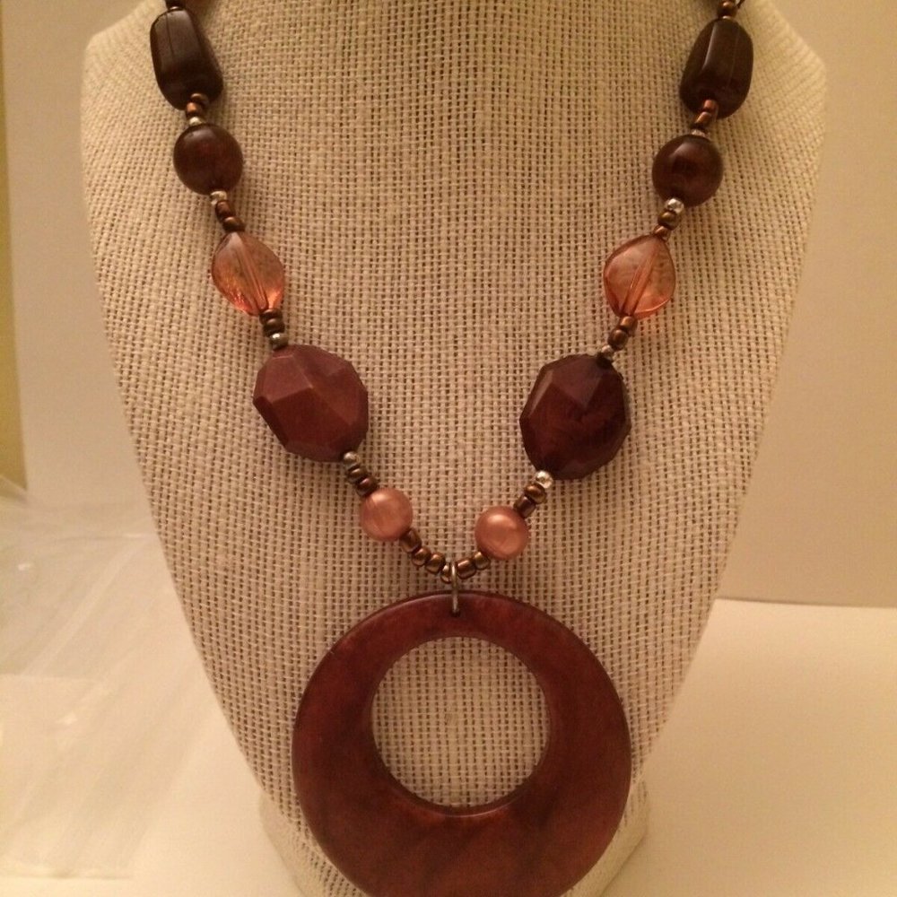 Circle Necklace Brown Beads A2.83